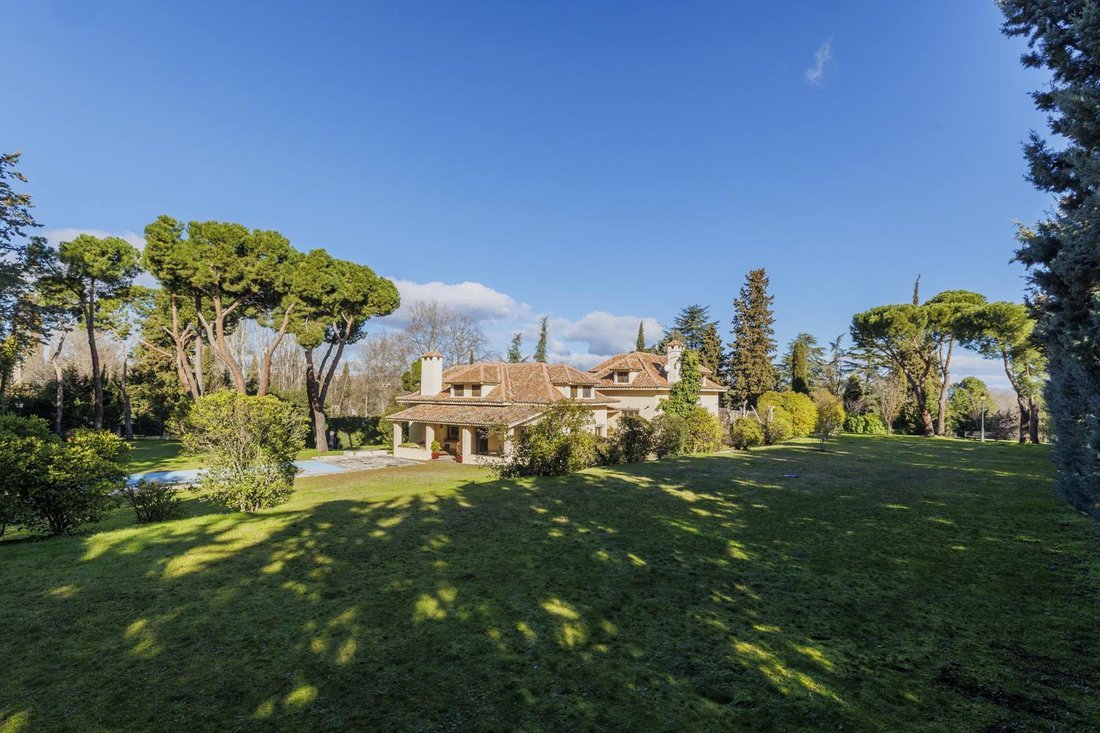 Villa in Somosaguas, Pozuelo de Alarcon, Comunidad de Madrid 4 - 17280861
