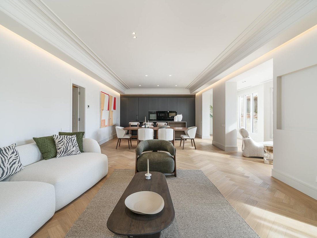 Apartment in Eixample, Barcelona, Spain 2 - 15232821