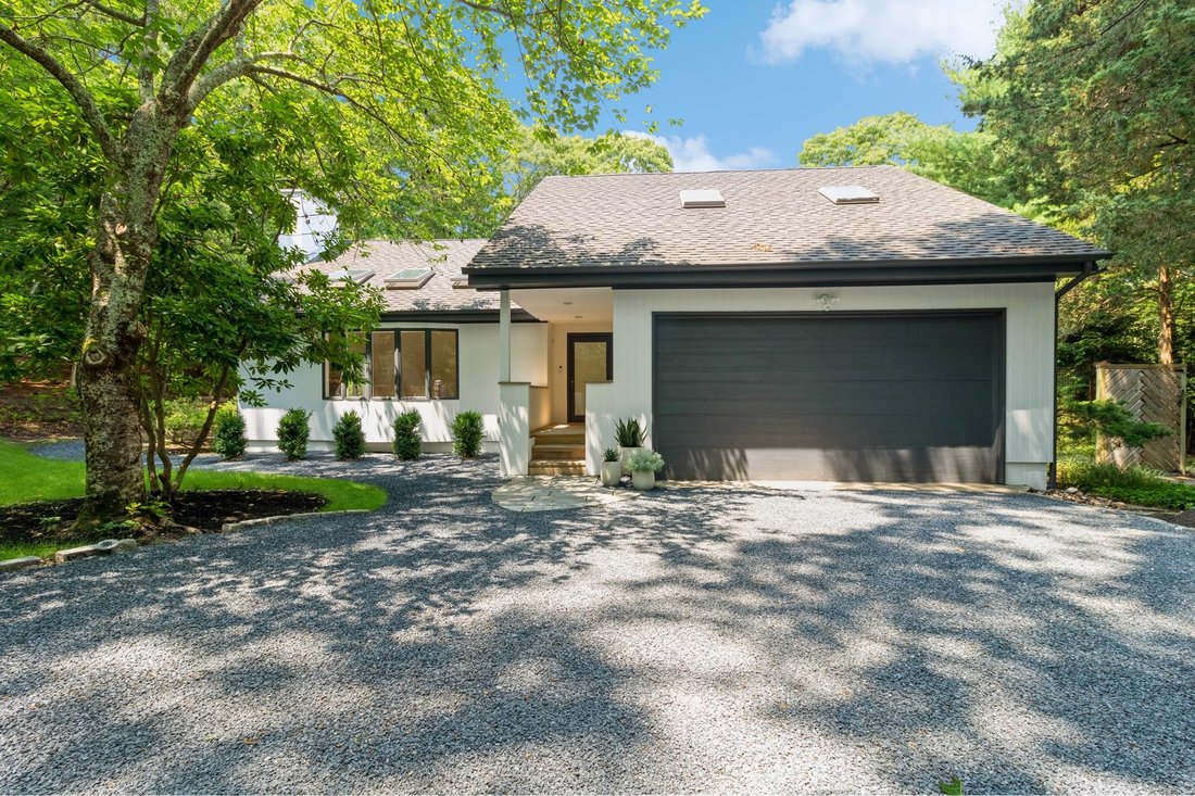 Hampton Bays, New York, United States 3 - 15879237