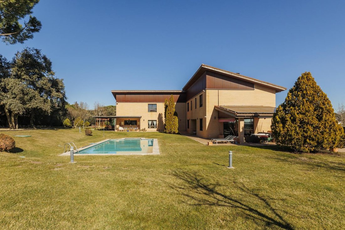 Villa in Boadilla del Monte, Comunidad de Madrid, Spain 2 - 16988974