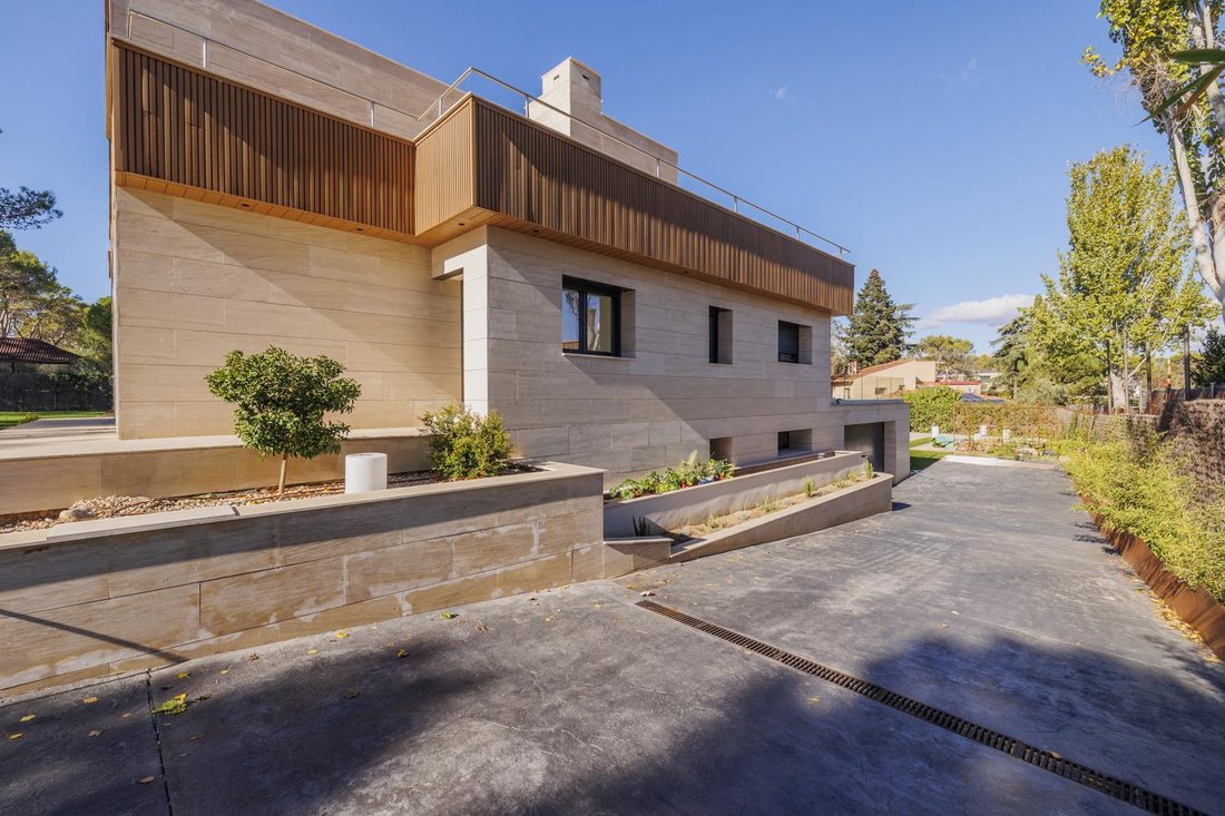 Villa in Boadilla del Monte, Comunidad de Madrid, Spain 5 - 16987678