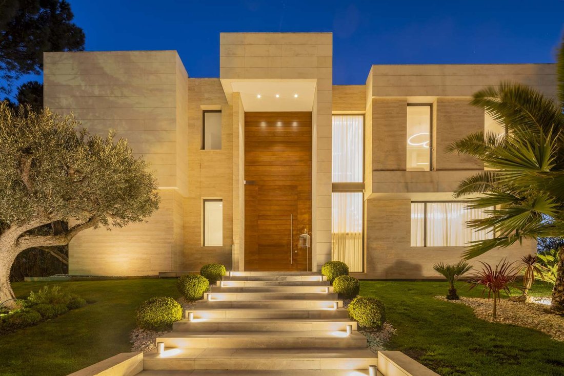 Villa in Pozuelo de Alarcon, Comunidad de Madrid, Spain 2 - 17420609