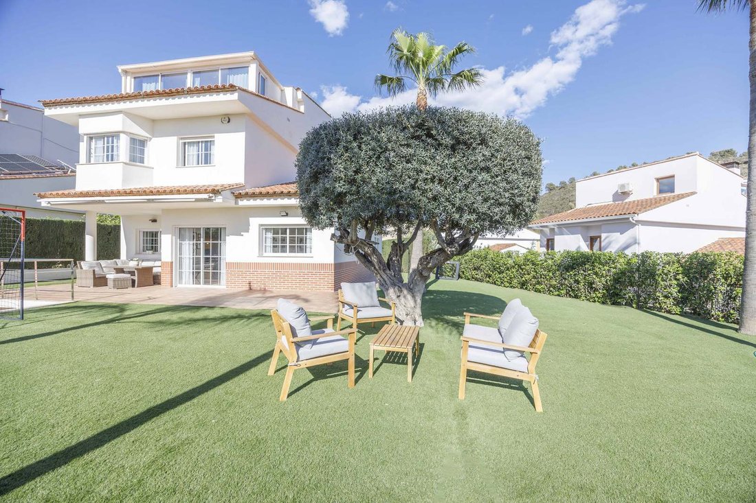 Villa in Los Monasterios, Valencian Community, Spain 1 - 17798740