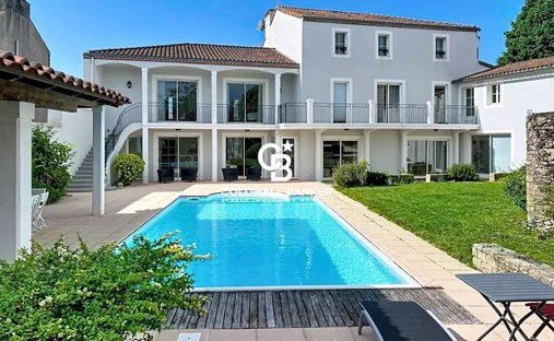 House in Arrondissement of La Roche-sur-Yon, Pays de la Loire, France 1