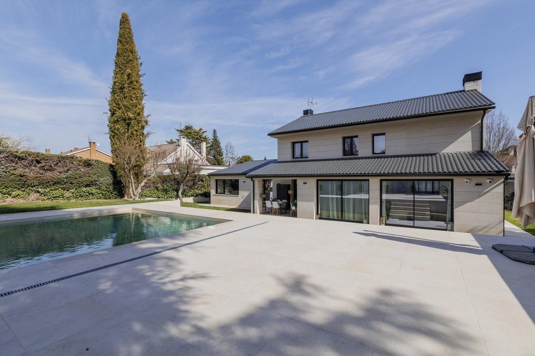 Villa à Pozuelo de Alarcón, Communauté de Madrid, Espagne 3 - 17339699
