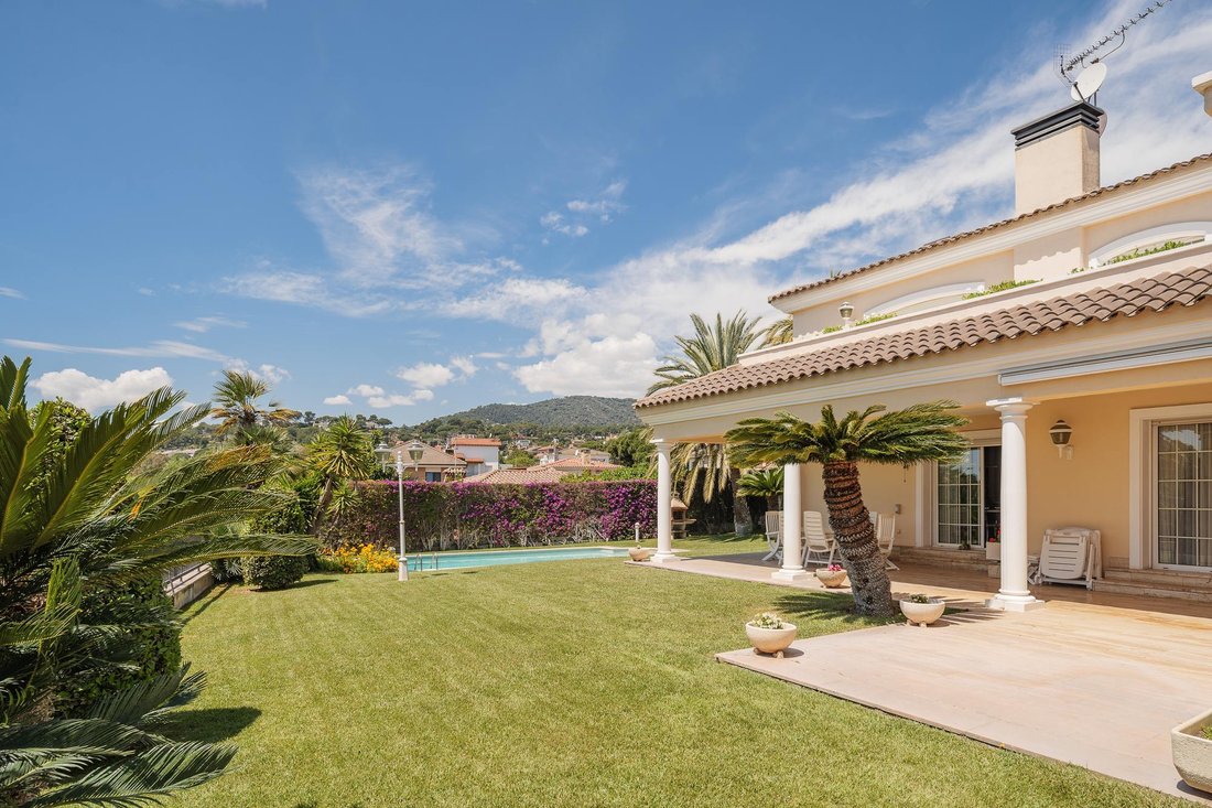Villa in Vilassar de Dalt, Catalonia, Spain 4 - 16989023