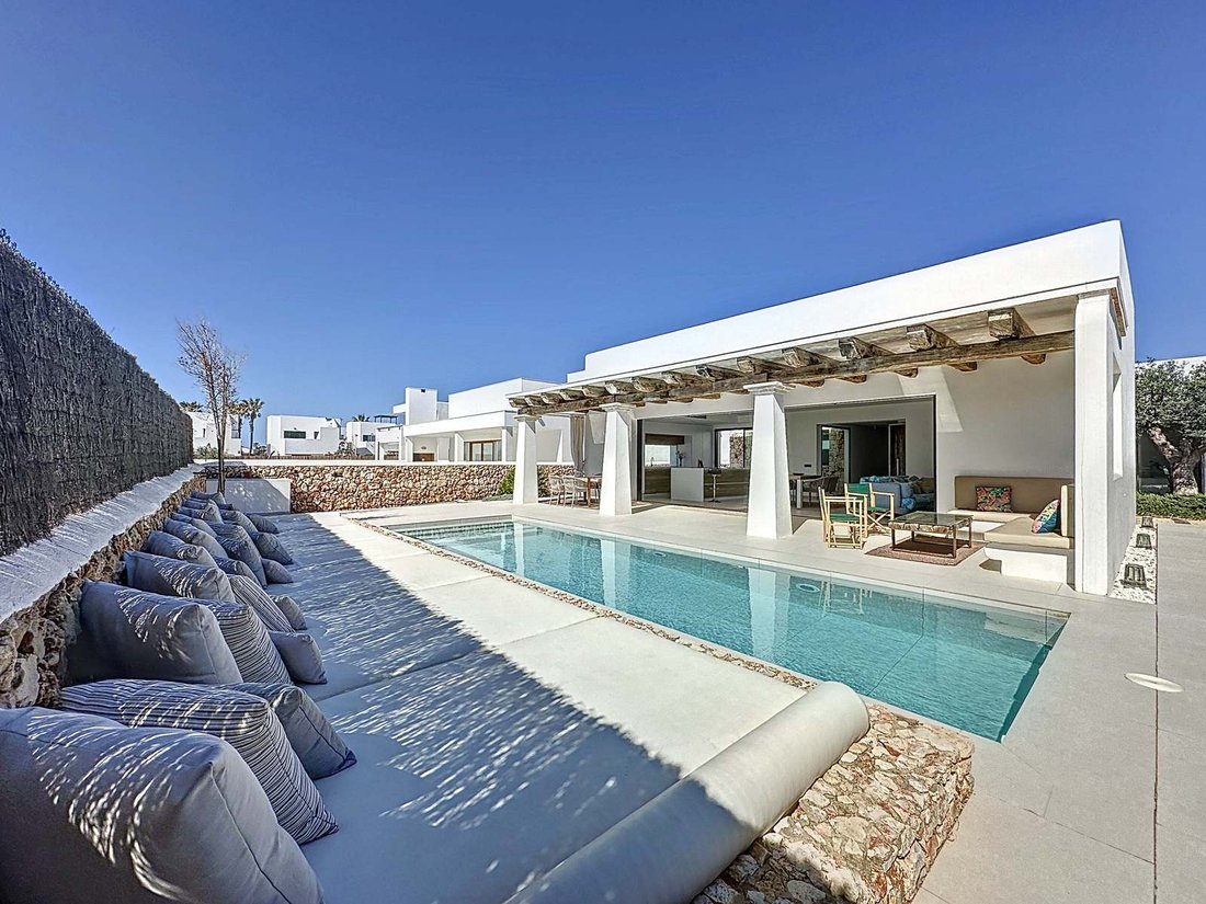 Villa in es Mercadal, Balearic Islands, Spain 3 - 16989652