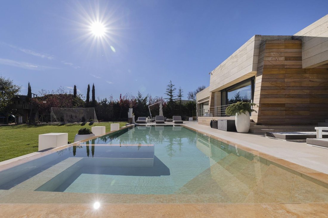 Villa in Pozuelo de Alarcon, Comunidad de Madrid, Spain 2 - 16987484