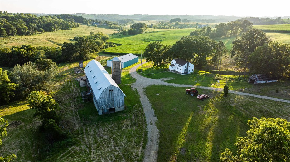 House in Hollandale, Wisconsin, United States 2 - 17793090