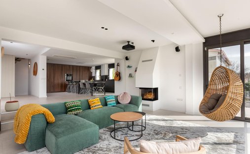 Villa in Banyoles (District), Banyoles, Spain 1