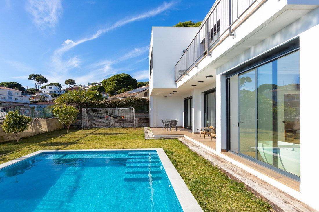 Villa in Premia de Dalt, Catalonia, Spain 3 - 17324757