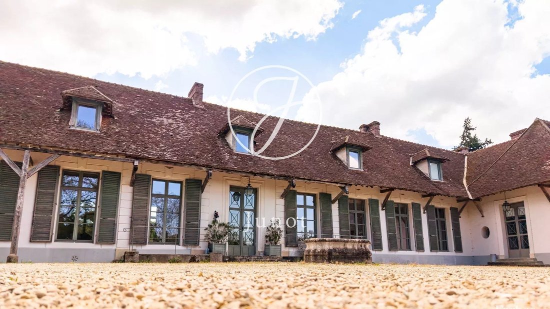 Estate in Guerard, Ile-de-France, France 5 - 17784037