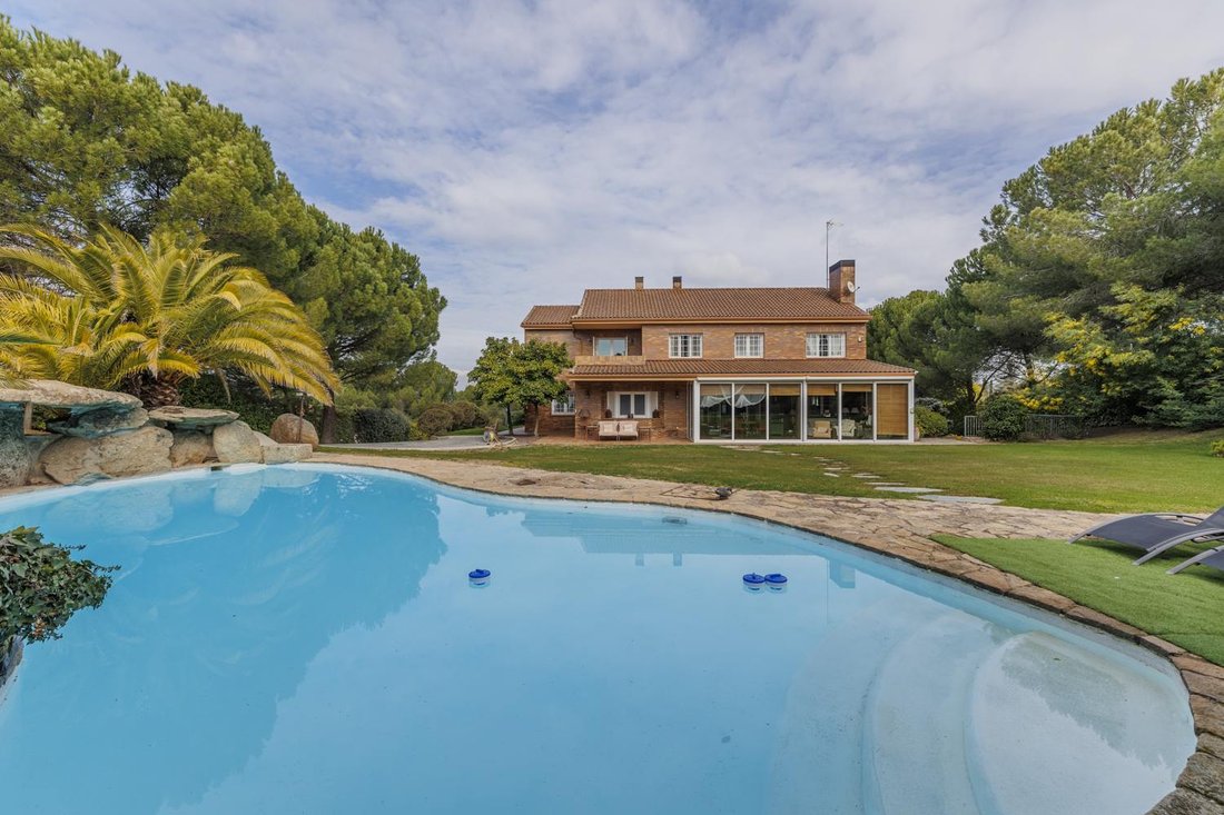 Villa in Boadilla del Monte, Comunidad de Madrid, Spain 2 - 16988946