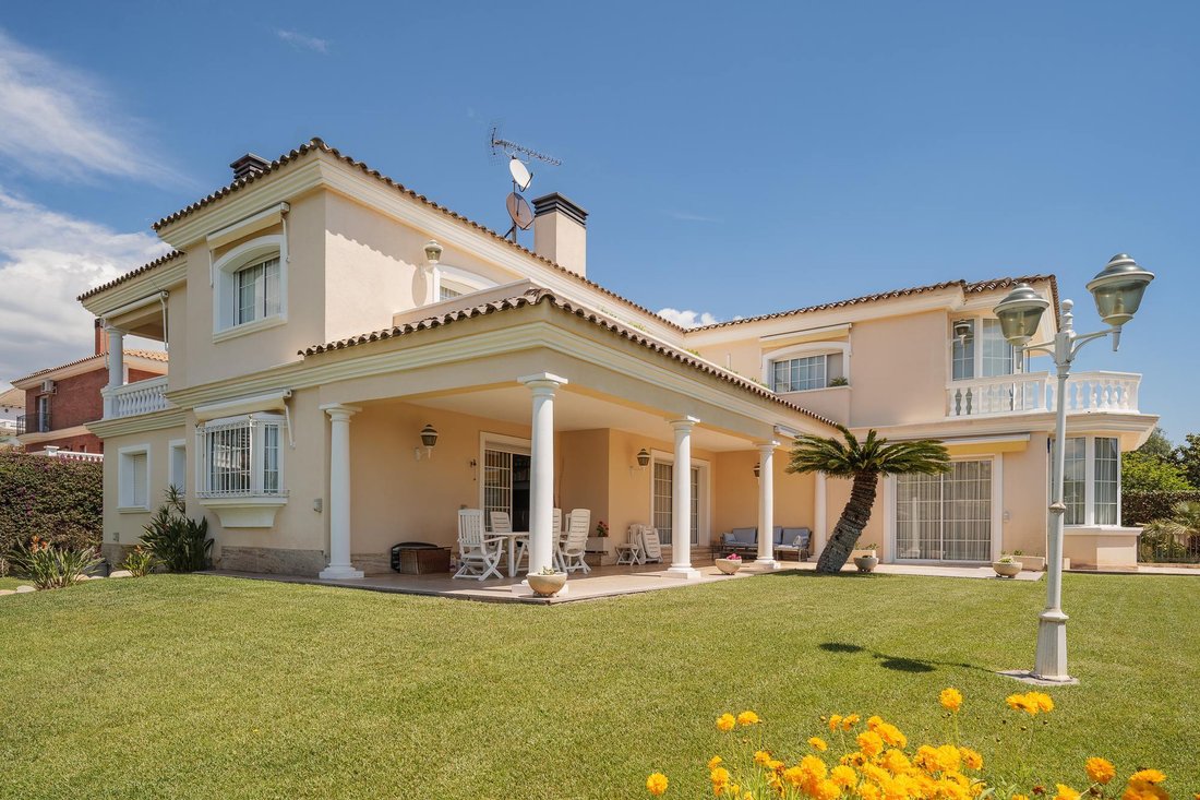 Villa in Vilassar de Dalt, Catalonia, Spain 3 - 16989023