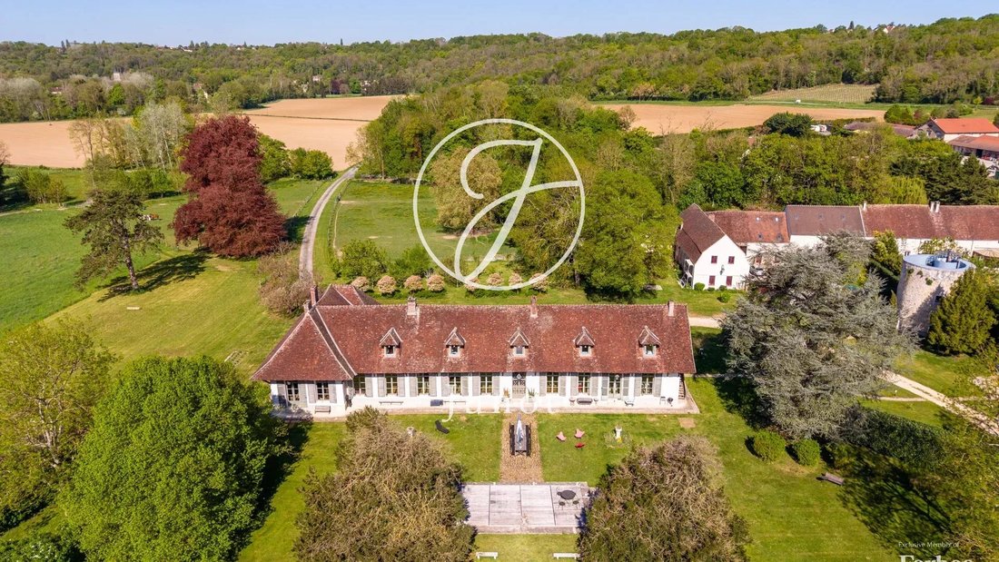 Estate in Guerard, Ile-de-France, France 1 - 17784037