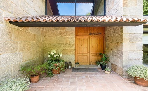 Villa in Nigran (District), Nigrán, Spanien 1