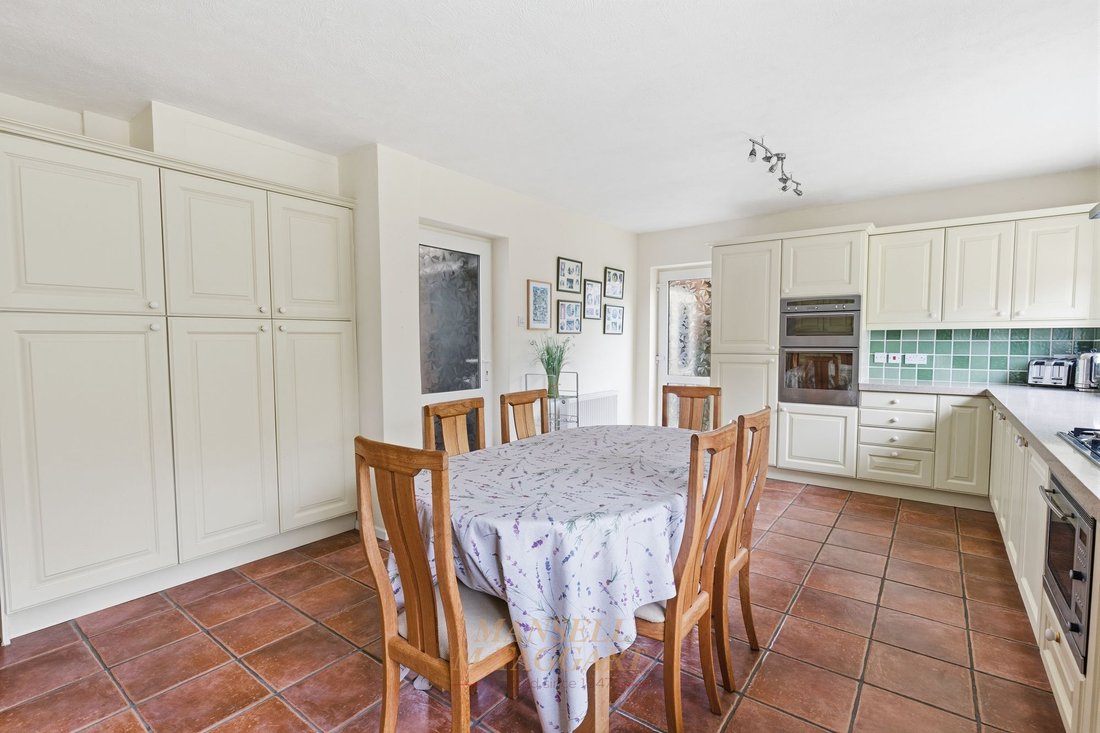 House in Southgate, Crawley, England 2 - 17797206