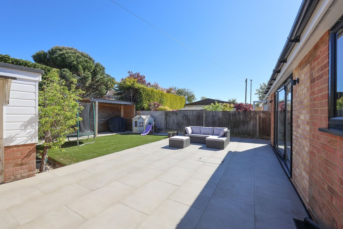 Chalet in Burgess Hill, England 2 - 17797150
