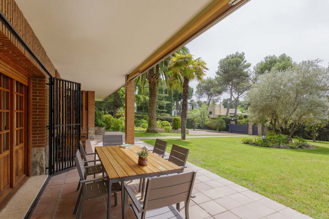 Villa in Boadilla del Monte, Comunidad de Madrid, Spain 1 - 17744571
