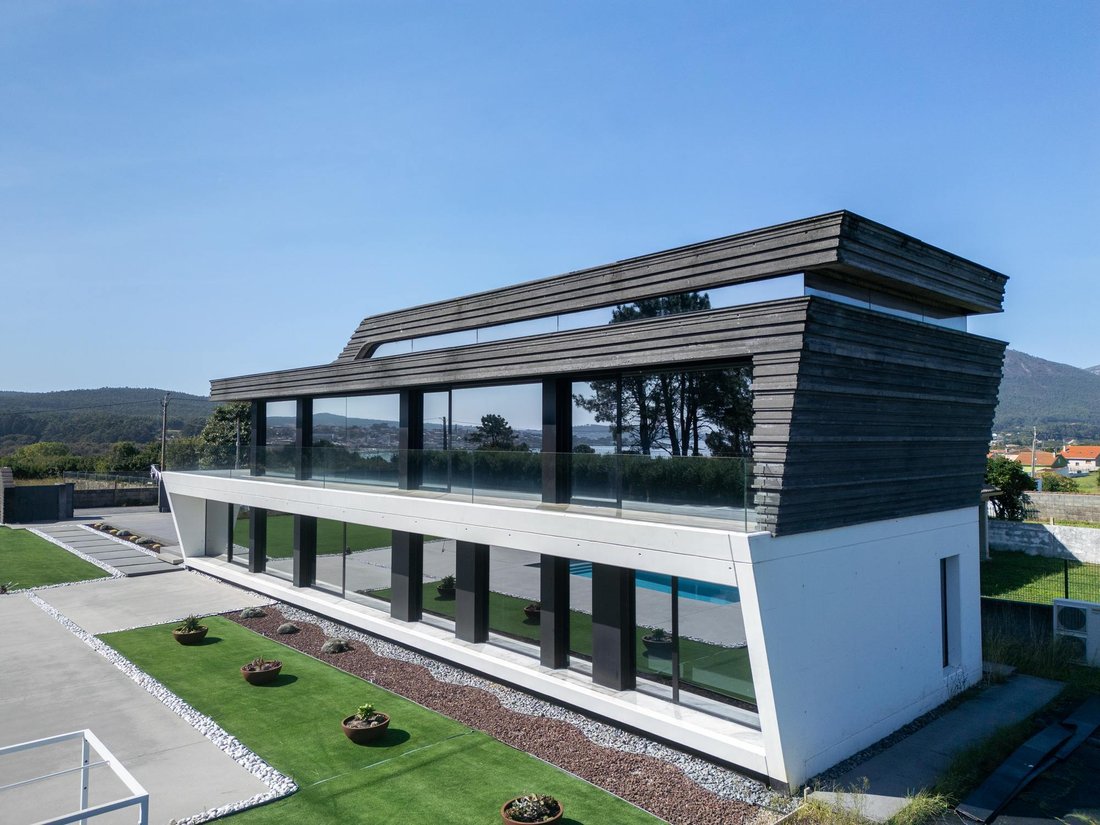 Villa in A Pobra do Caraminal, Galicia, Spain 1 - 16987829