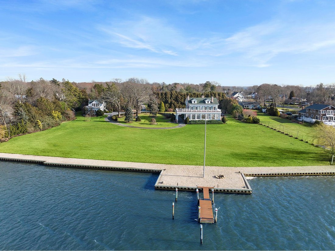 House in Center Moriches, New York, United States 1 - 15877458