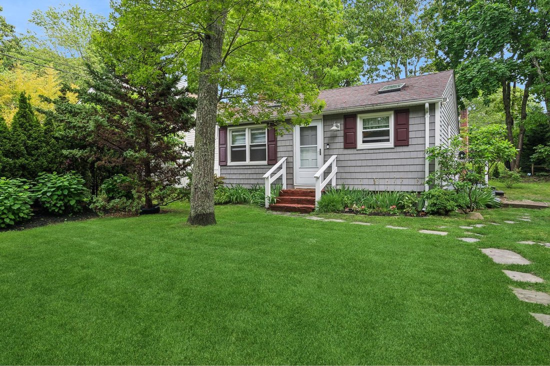 Hampton Bays, New York, United States 1 - 15879093