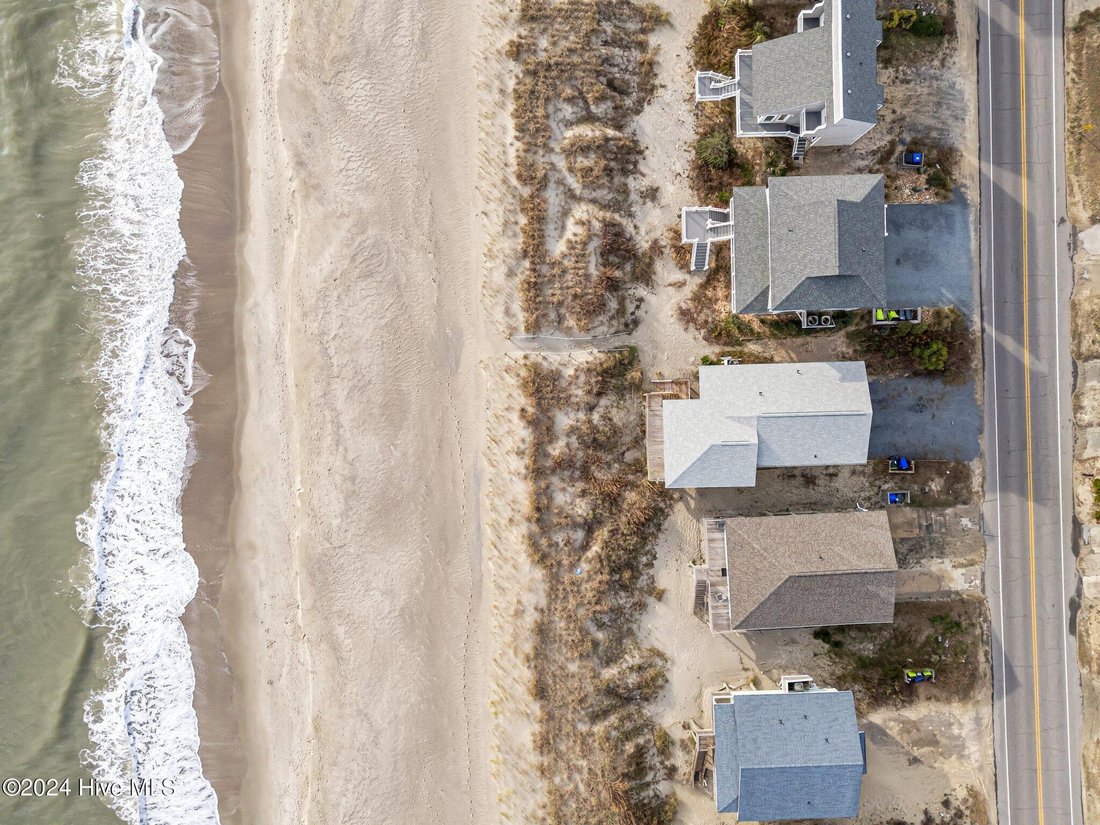 House in Oak Island, North Carolina, United States 2 - 17799763