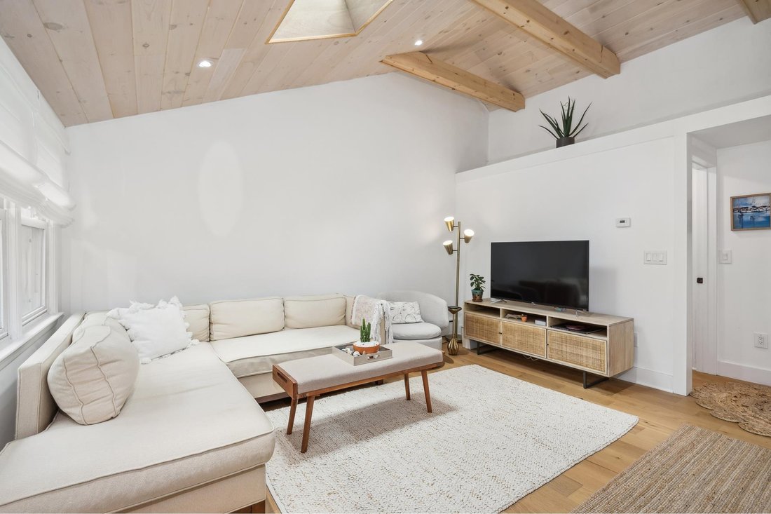 Hampton Bays, New York, United States 4 - 15879093