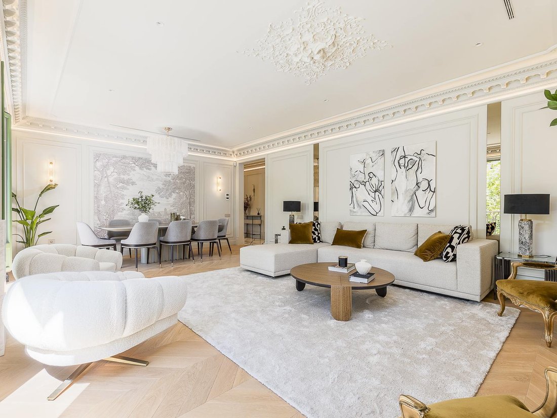 Apartment in Eixample, Barcelona, Spain 4 - 14983235