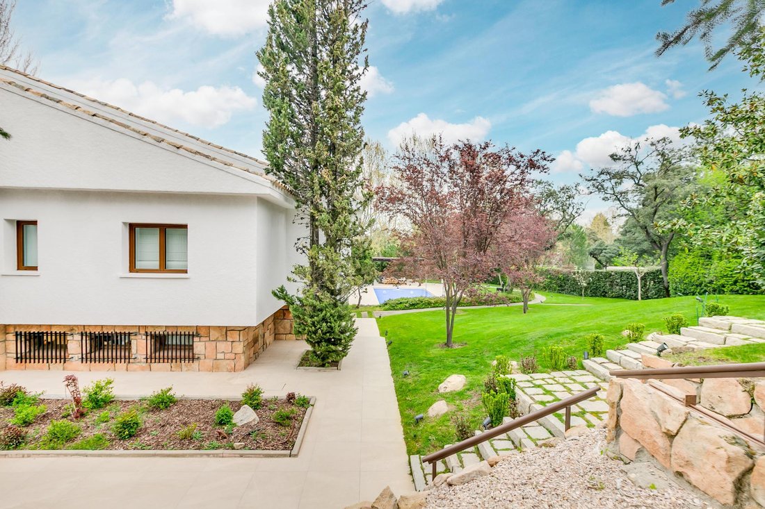 Villa in La Moraleja, Alcobendas, Comunidad de Madrid 4 - 16989496