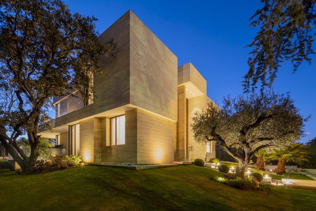 Villa in Pozuelo de Alarcon, Comunidad de Madrid, Spain 3 - 17420609