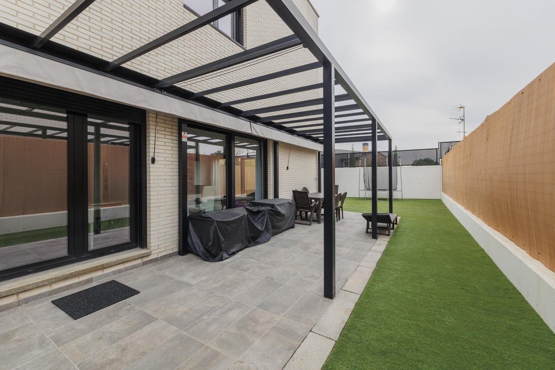 Villa in Boadilla del Monte, Comunidad de Madrid, Spain 5 - 17396443