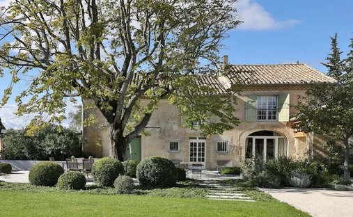 Country House in Sainte-Cécile-les-Vignes, Provence-Alpes-Côte d'Azur, France 1