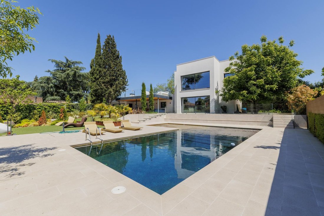 Villa in Boadilla del Monte, Comunidad de Madrid, Spain 2 - 16988818