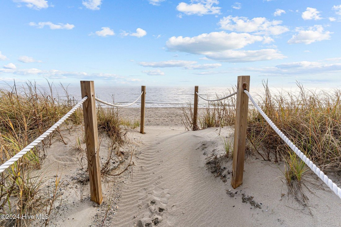 House in Oak Island, North Carolina, United States 5 - 17799763