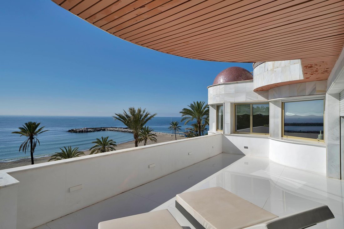 Apartment in Puerto Banus, Marbella, Spain 2 - 17431707