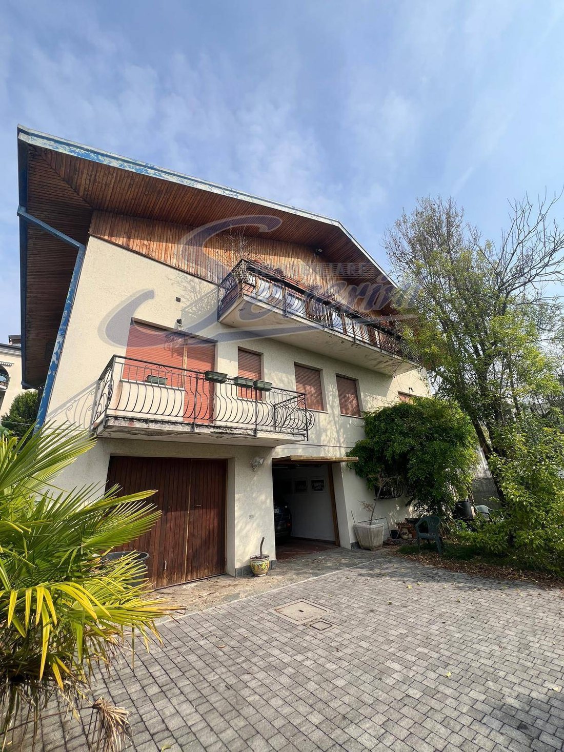 Villa in Uggiate Trevano, Lombardy, Italy 1 - 17801263