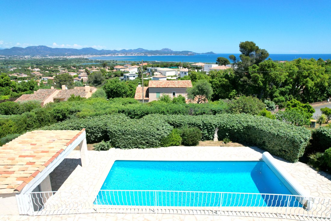 Villa in Frejus, Provence-Alpes-Côte d'Azur, France 3 - 17800314