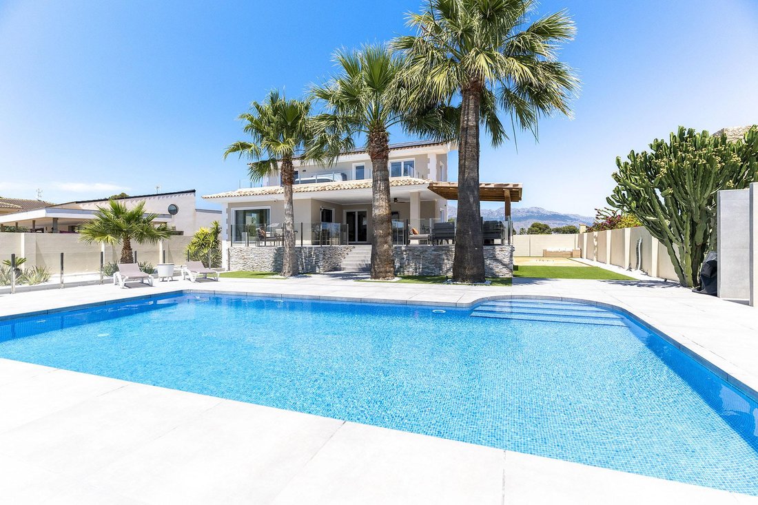 Villa in l'Alfas del Pi, Valencian Community, Spain 1 - 16988588