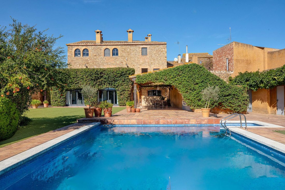 Villa in Ullastret, Catalonia, Spain 1 - 16988307