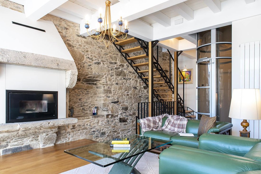 Villa in Santiago de Compostela (District), Santiago de Compostela, Spain 4 - 16988028