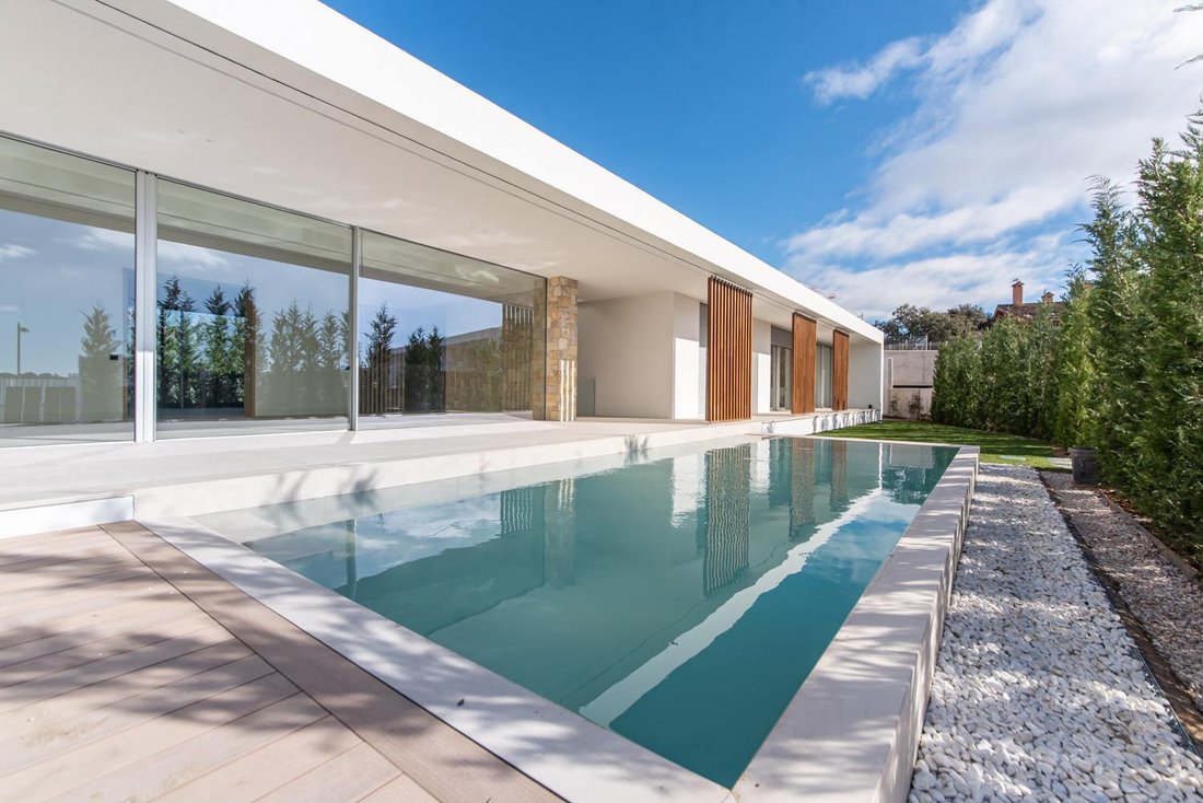 Villa in Boadilla del Monte, Comunidad de Madrid, Spain 2 - 16987612