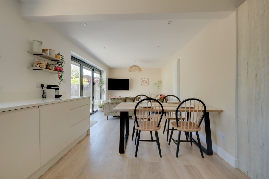 Chalet in Burgess Hill, England 4 - 17797150