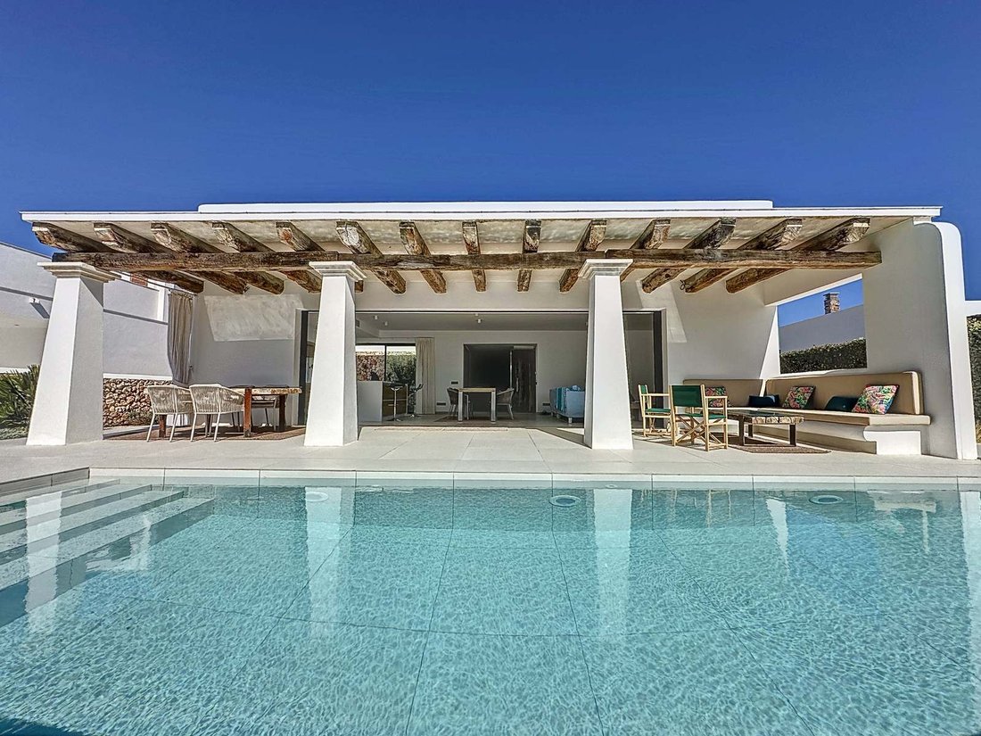 Villa in es Mercadal, Balearic Islands, Spain 1 - 16989652