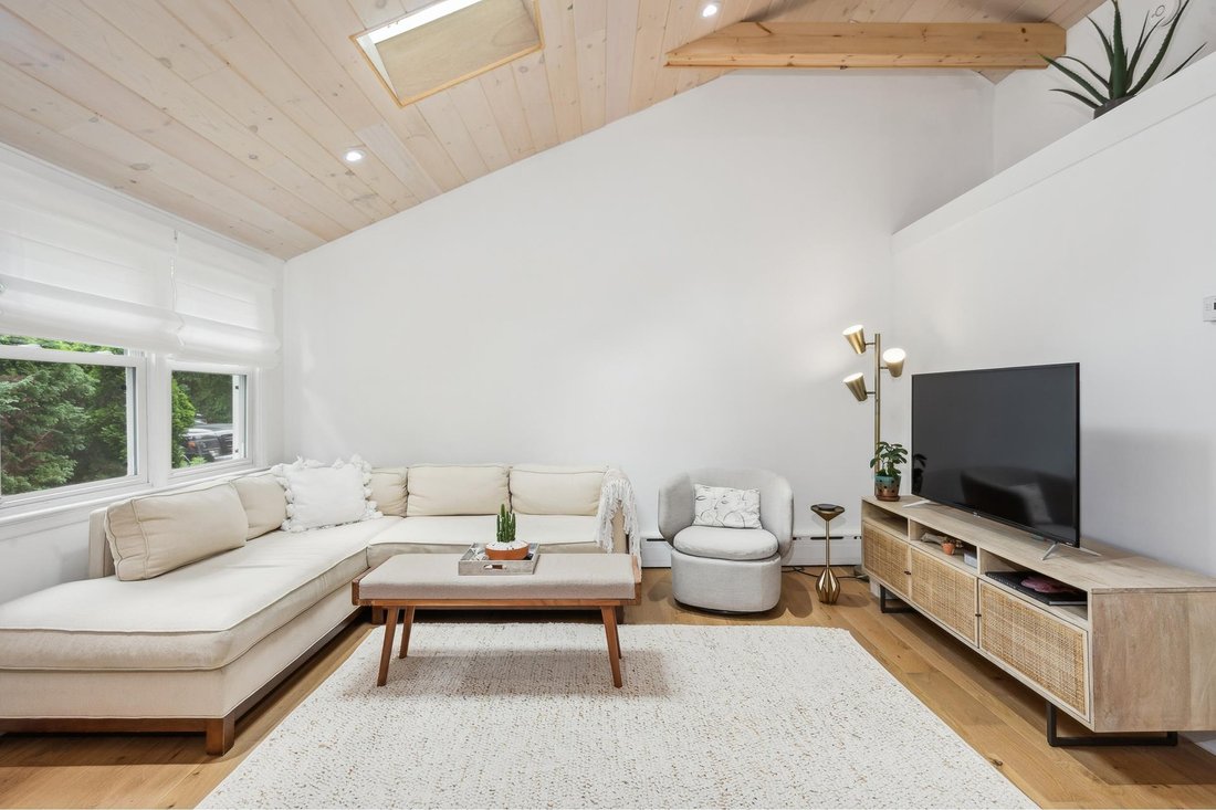 Hampton Bays, New York, United States 3 - 15879093