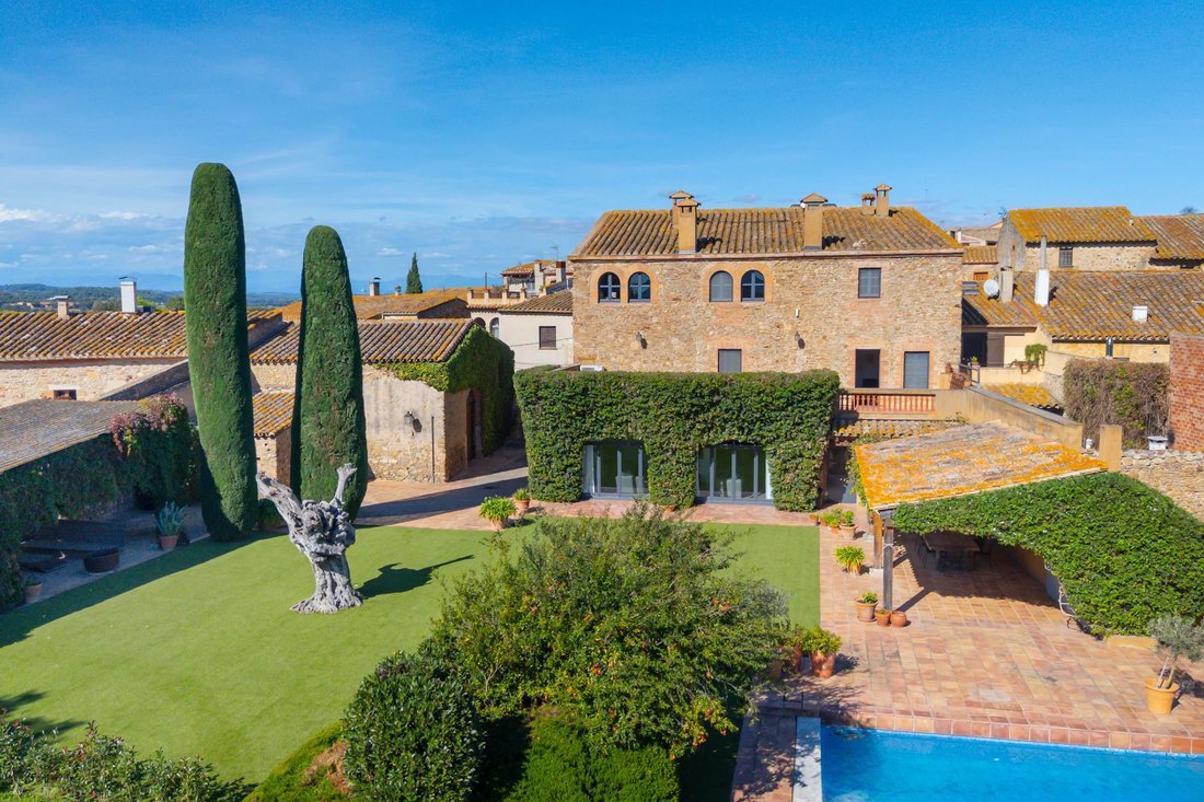 Villa in Ullastret, Catalonia, Spain 2 - 16988307