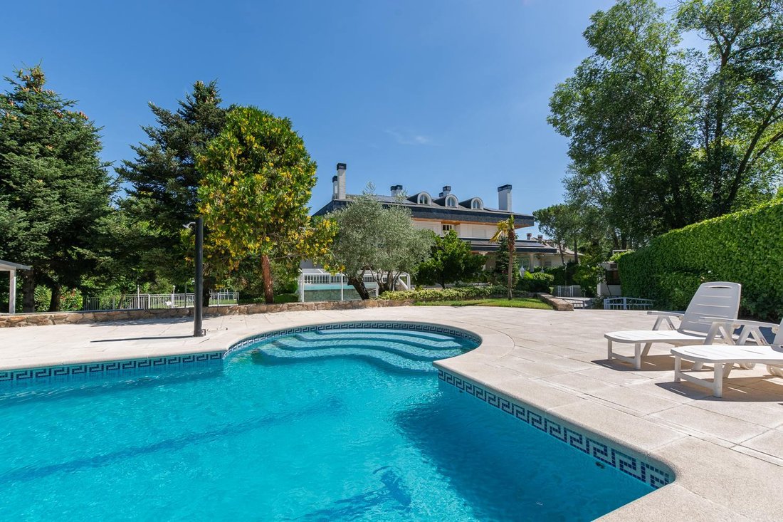 Villa in Somosaguas, Pozuelo de Alarcon, Comunidad de Madrid 4 - 16989134