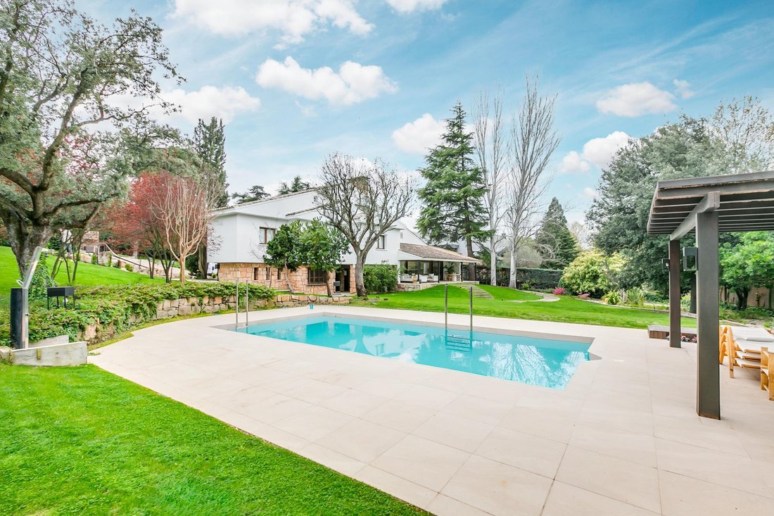 Villa in La Moraleja, Alcobendas, Comunidad de Madrid 1 - 16989496
