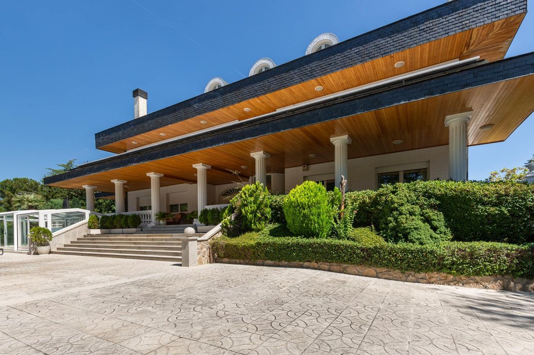 Villa in Somosaguas, Pozuelo de Alarcon, Comunidad de Madrid 1 - 16989134