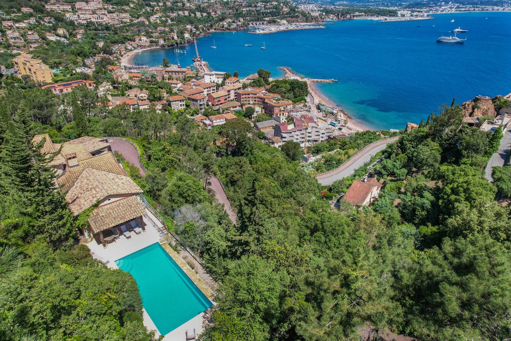 House in Théoule-sur-Mer, Provence-Alpes-Côte d'Azur, France 3 - 15699701